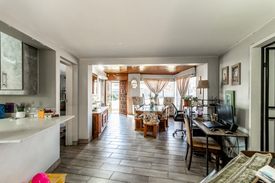 4 Bedroom Property for Sale in Waverley Gauteng