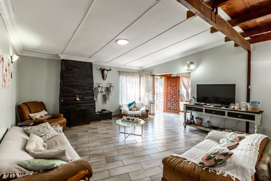 4 Bedroom Property for Sale in Waverley Gauteng