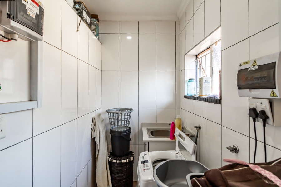 4 Bedroom Property for Sale in Waverley Gauteng