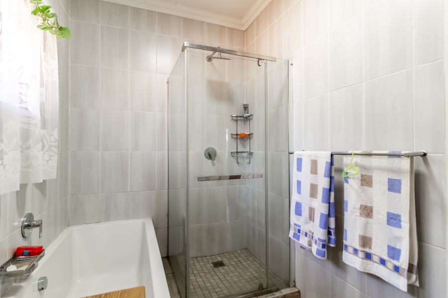 4 Bedroom Property for Sale in Waverley Gauteng