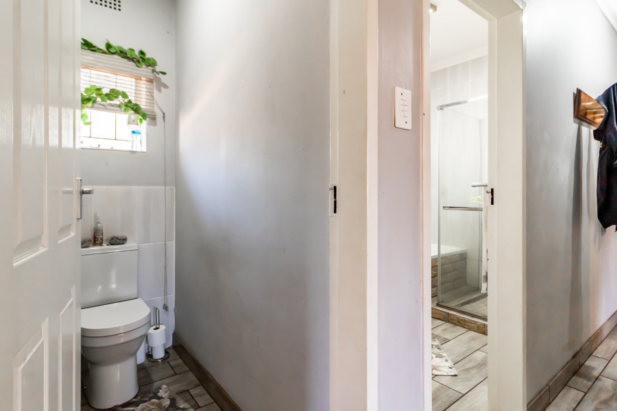 4 Bedroom Property for Sale in Waverley Gauteng