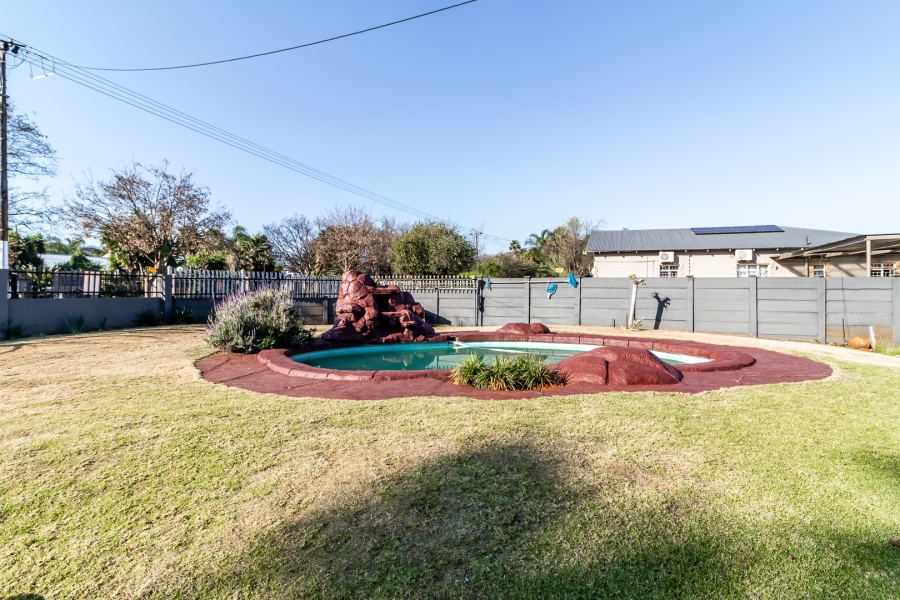 4 Bedroom Property for Sale in Waverley Gauteng
