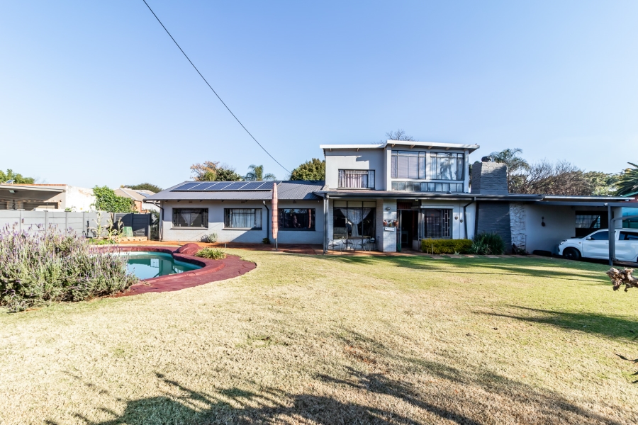 4 Bedroom Property for Sale in Waverley Gauteng