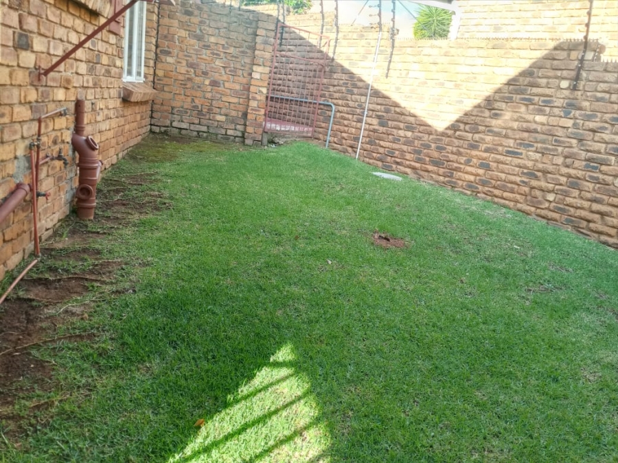 To Let 2 Bedroom Property for Rent in Norkem Park Gauteng