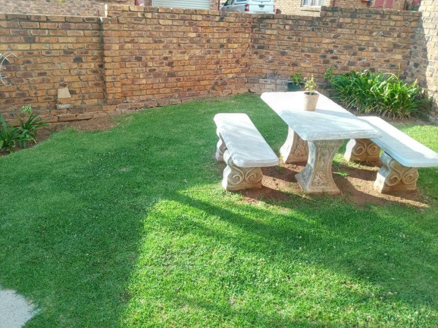 To Let 2 Bedroom Property for Rent in Norkem Park Gauteng
