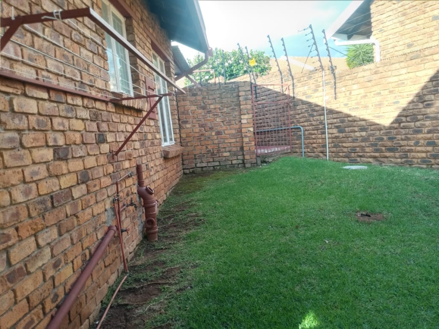 To Let 2 Bedroom Property for Rent in Norkem Park Gauteng