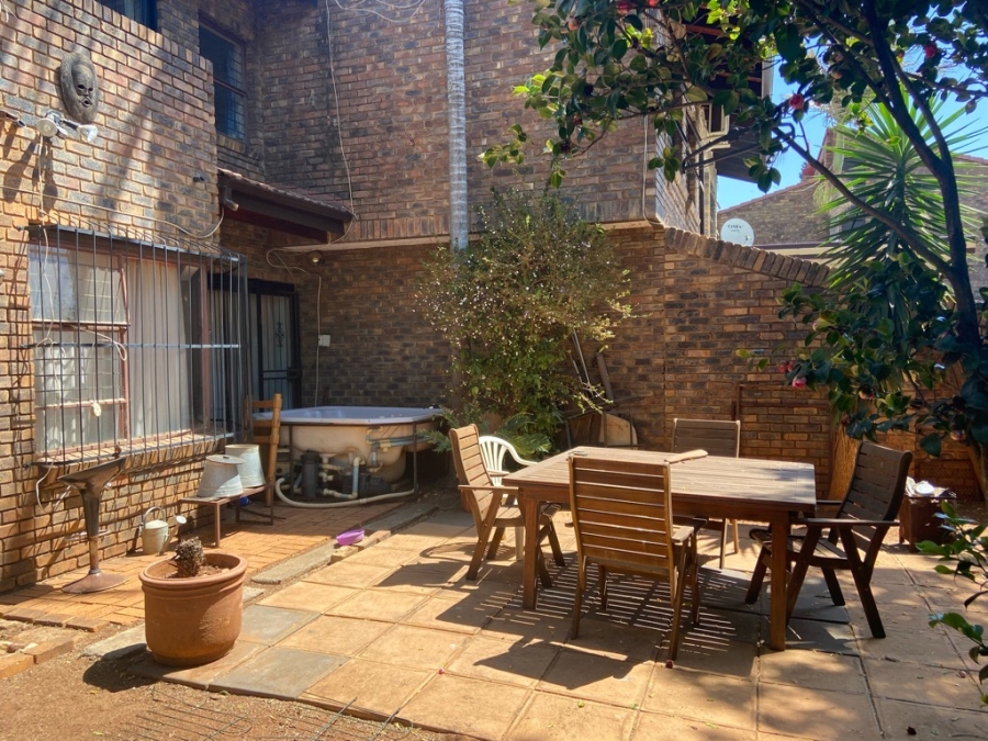 2 Bedroom Property for Sale in Weavind Park Gauteng