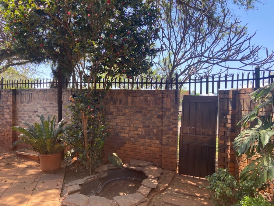 2 Bedroom Property for Sale in Weavind Park Gauteng