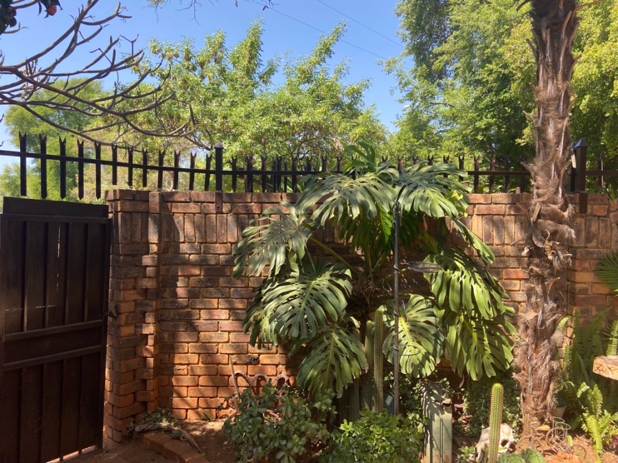 2 Bedroom Property for Sale in Weavind Park Gauteng