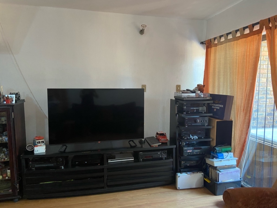 2 Bedroom Property for Sale in Weavind Park Gauteng
