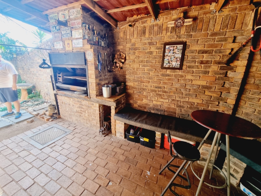 2 Bedroom Property for Sale in Weavind Park Gauteng