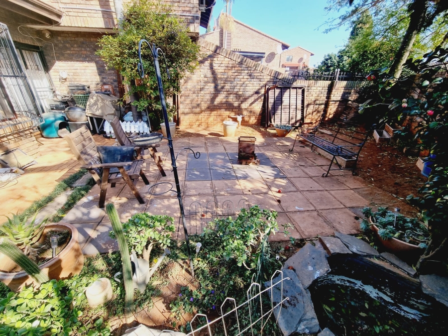 2 Bedroom Property for Sale in Weavind Park Gauteng