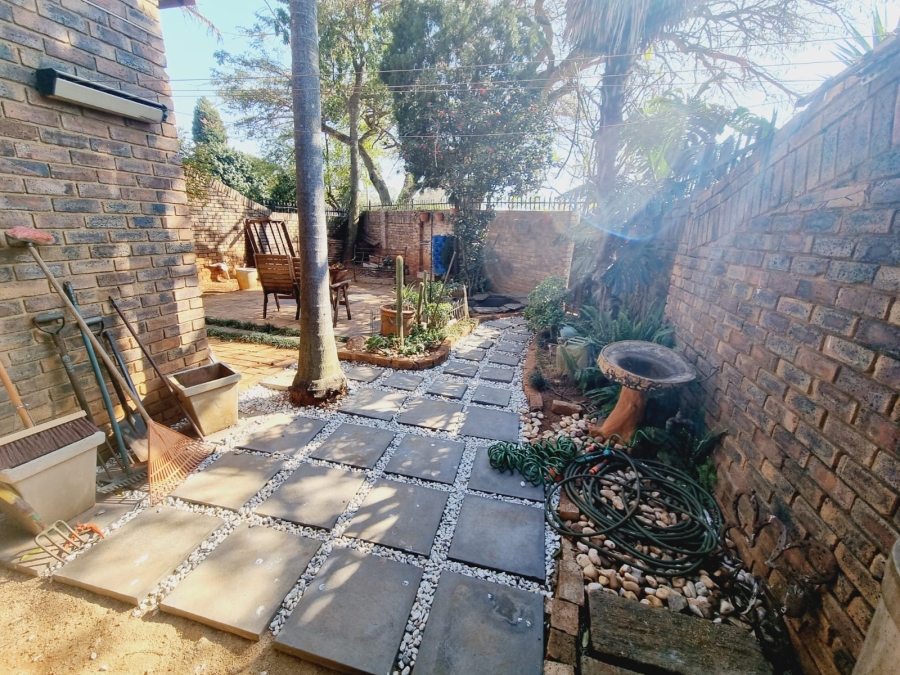 2 Bedroom Property for Sale in Weavind Park Gauteng