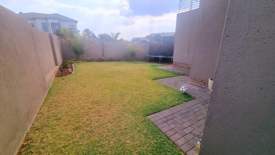 4 Bedroom Property for Sale in Thatchfield Hills Gauteng