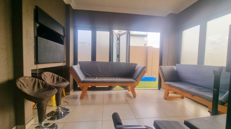 4 Bedroom Property for Sale in Thatchfield Hills Gauteng