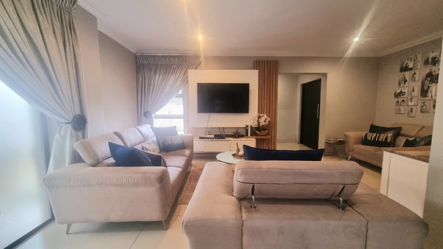 4 Bedroom Property for Sale in Thatchfield Hills Gauteng