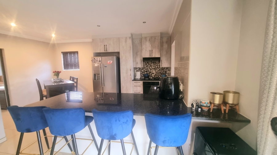 4 Bedroom Property for Sale in Thatchfield Hills Gauteng