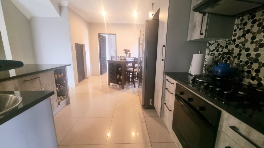 4 Bedroom Property for Sale in Thatchfield Hills Gauteng