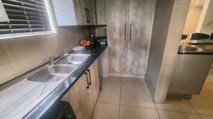 4 Bedroom Property for Sale in Thatchfield Hills Gauteng