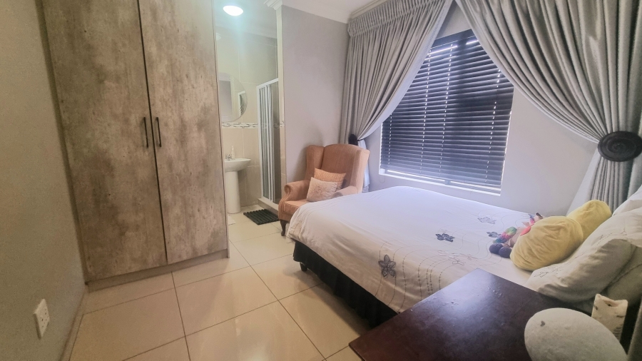 4 Bedroom Property for Sale in Thatchfield Hills Gauteng