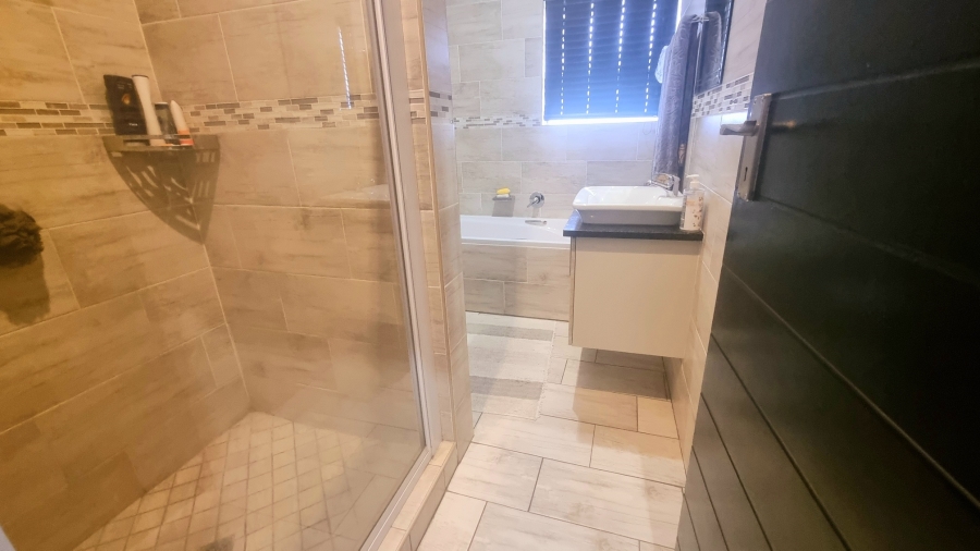 4 Bedroom Property for Sale in Thatchfield Hills Gauteng