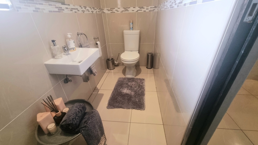 4 Bedroom Property for Sale in Thatchfield Hills Gauteng