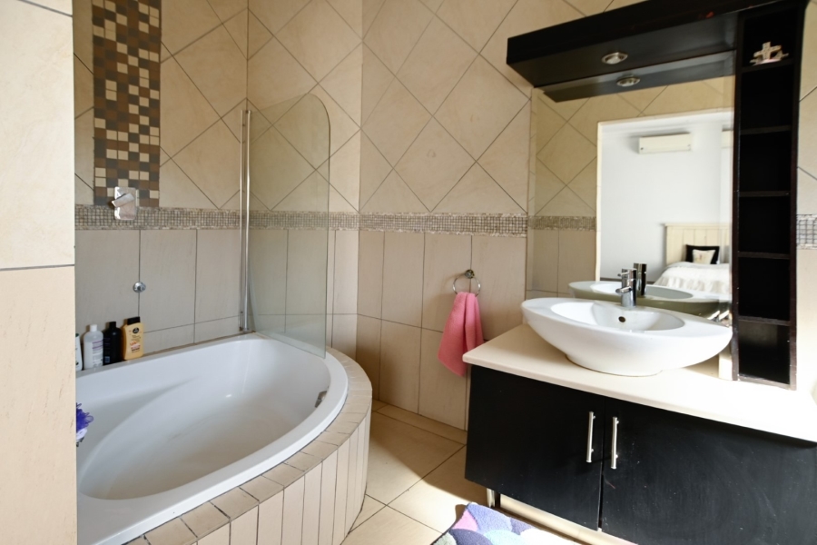 5 Bedroom Property for Sale in Sable Hills Gauteng