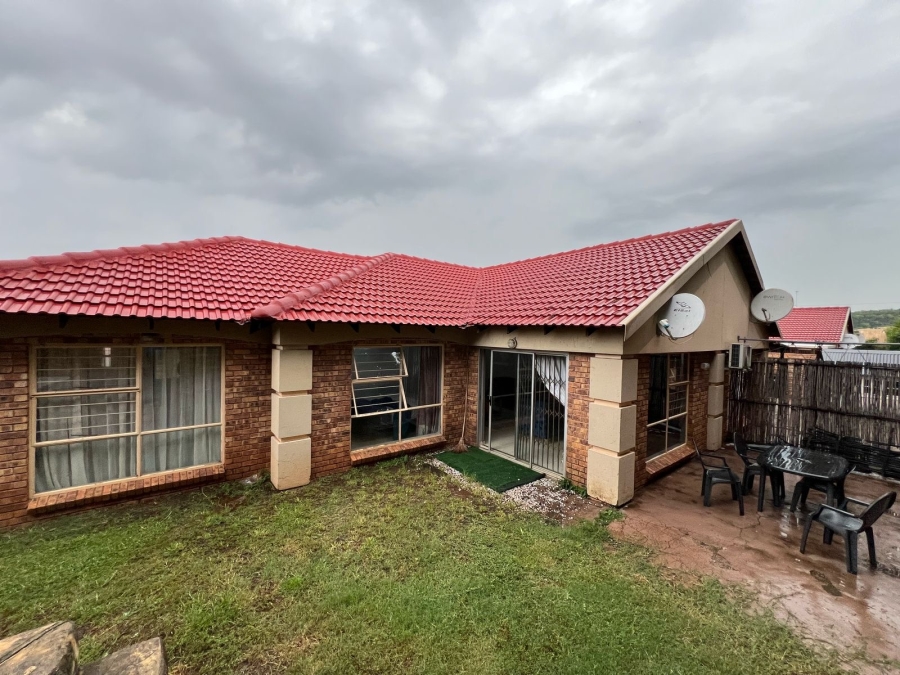 To Let 3 Bedroom Property for Rent in Liefde en Vrede Gauteng