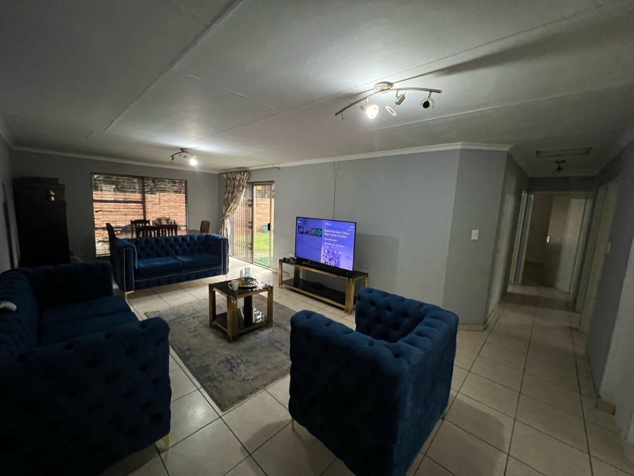 To Let 3 Bedroom Property for Rent in Liefde en Vrede Gauteng