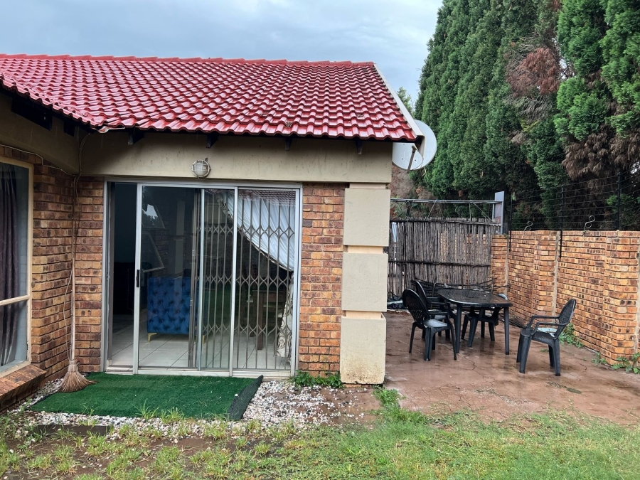 To Let 3 Bedroom Property for Rent in Liefde en Vrede Gauteng
