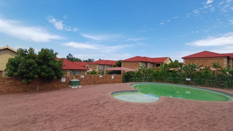 To Let 3 Bedroom Property for Rent in Liefde en Vrede Gauteng