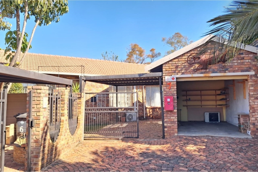3 Bedroom Property for Sale in Rooihuiskraal Gauteng
