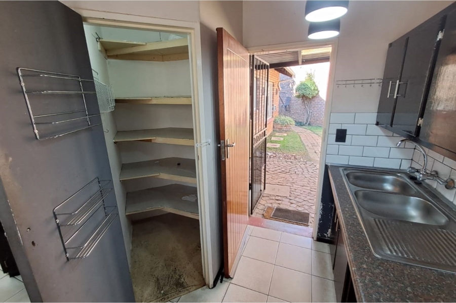 3 Bedroom Property for Sale in Rooihuiskraal Gauteng