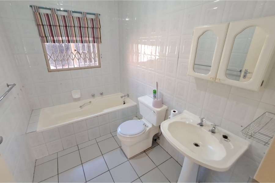 3 Bedroom Property for Sale in Rooihuiskraal Gauteng