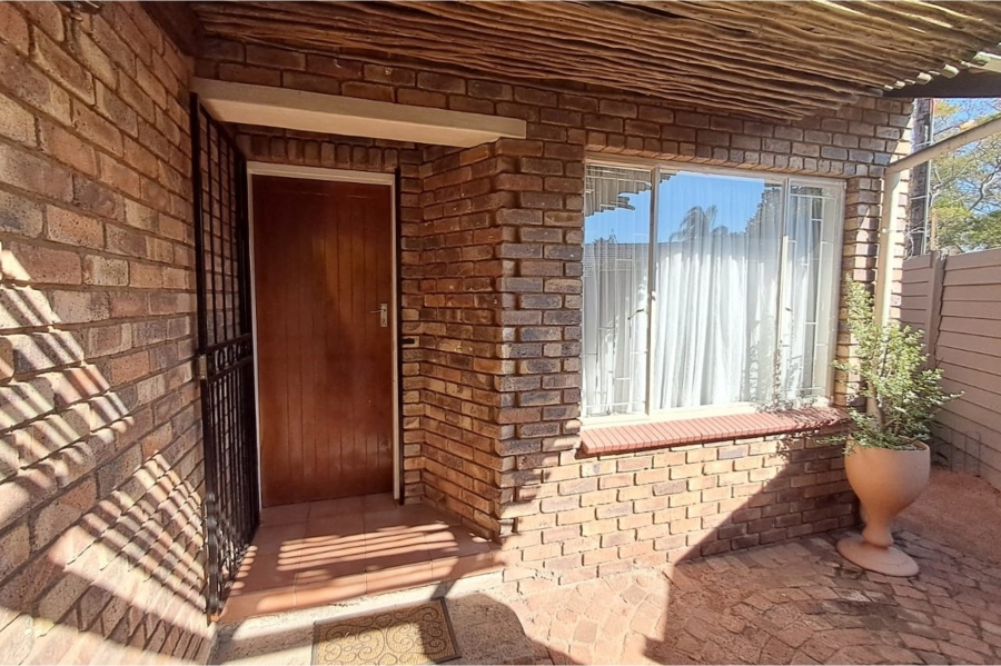 3 Bedroom Property for Sale in Rooihuiskraal Gauteng