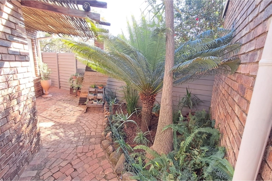 3 Bedroom Property for Sale in Rooihuiskraal Gauteng