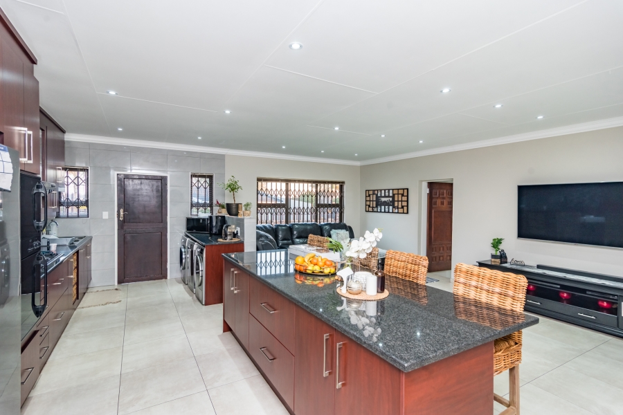3 Bedroom Property for Sale in Roodekrans Gauteng