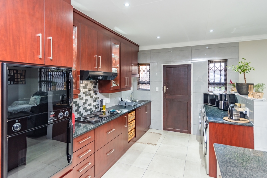 3 Bedroom Property for Sale in Roodekrans Gauteng
