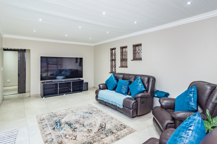 3 Bedroom Property for Sale in Roodekrans Gauteng
