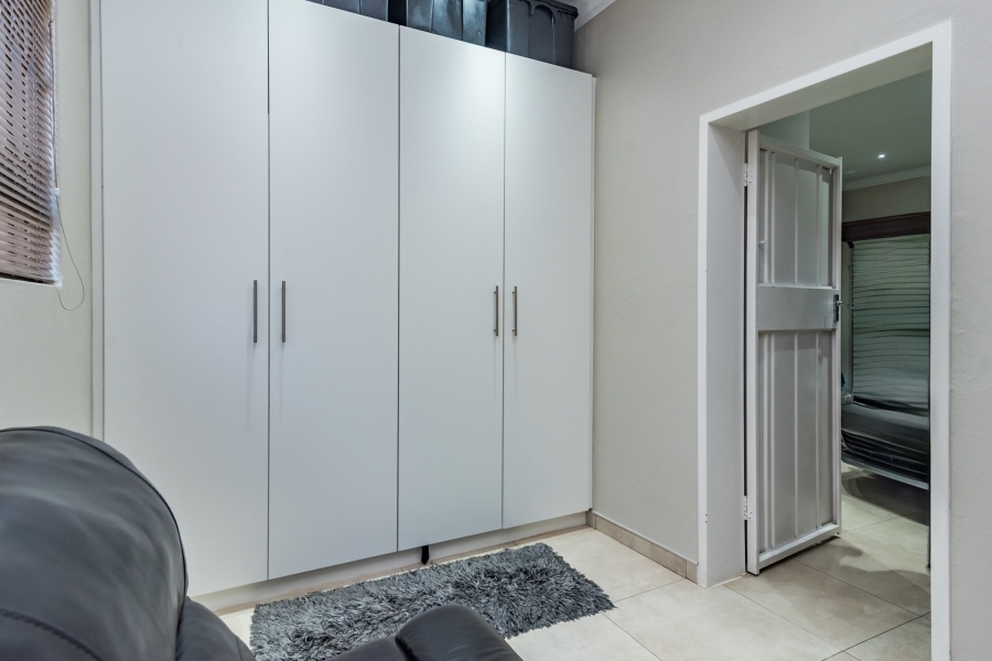 3 Bedroom Property for Sale in Roodekrans Gauteng