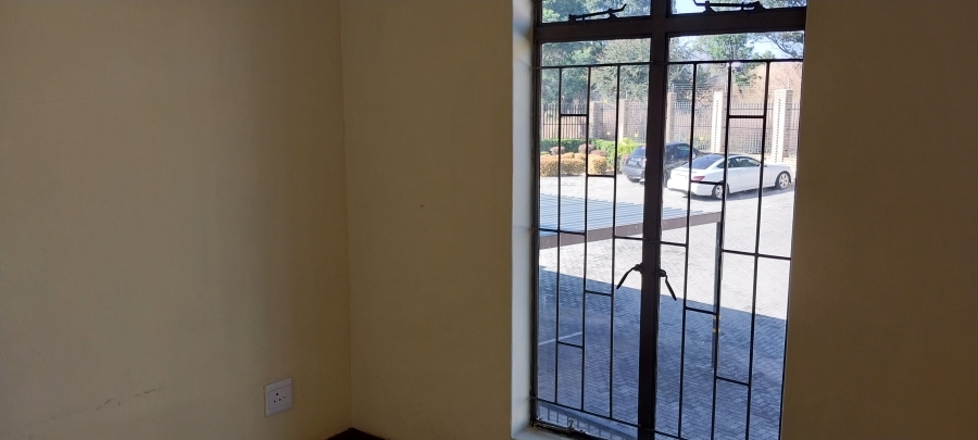2 Bedroom Property for Sale in Breaunanda Gauteng