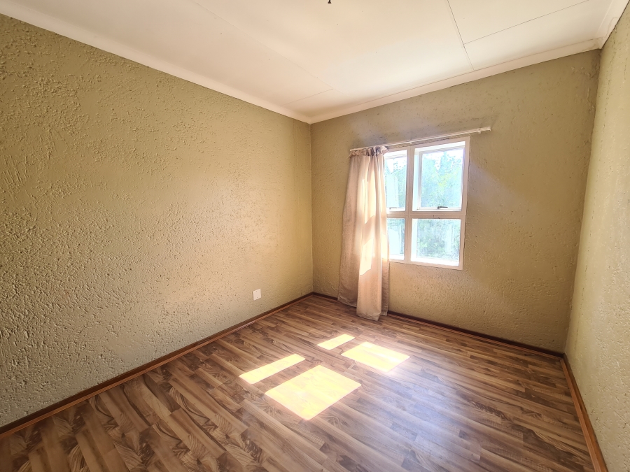 To Let 3 Bedroom Property for Rent in Magaliessig Gauteng