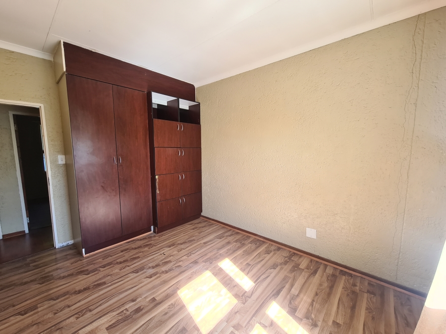 To Let 3 Bedroom Property for Rent in Magaliessig Gauteng
