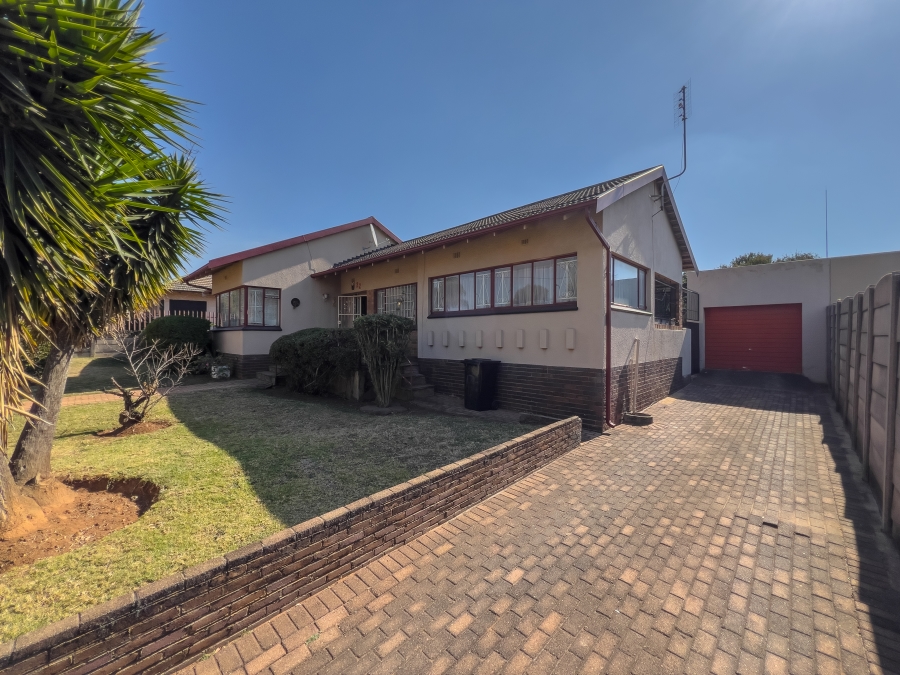3 Bedroom Property for Sale in Birchleigh Gauteng
