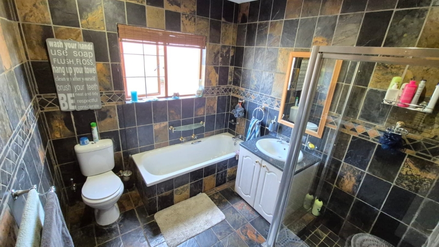 3 Bedroom Property for Sale in Eldoraigne Gauteng