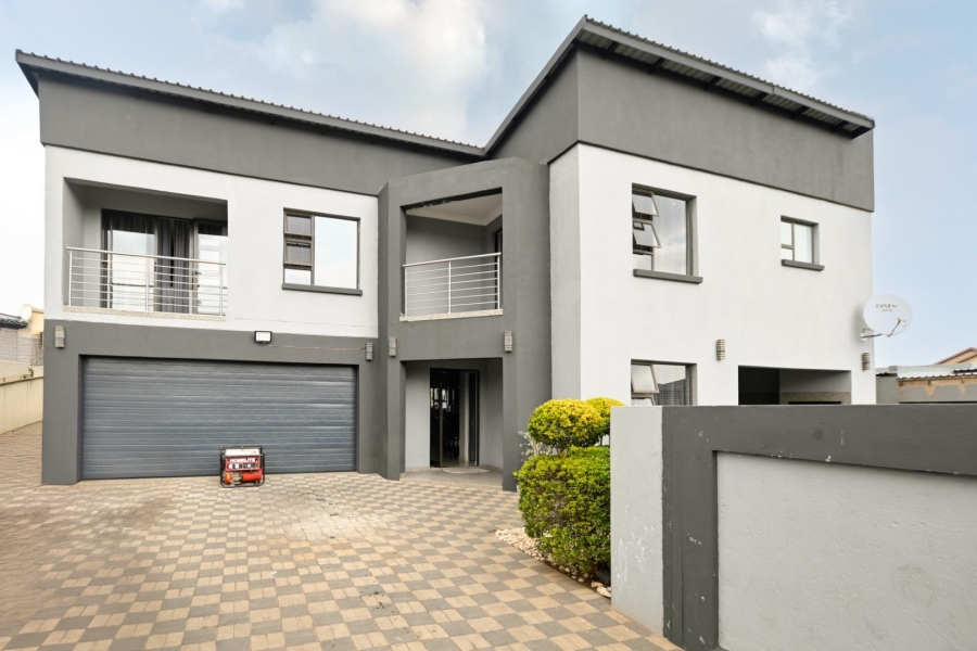 5 Bedroom Property for Sale in Zambezi Manor Lifestyle Estate Gauteng