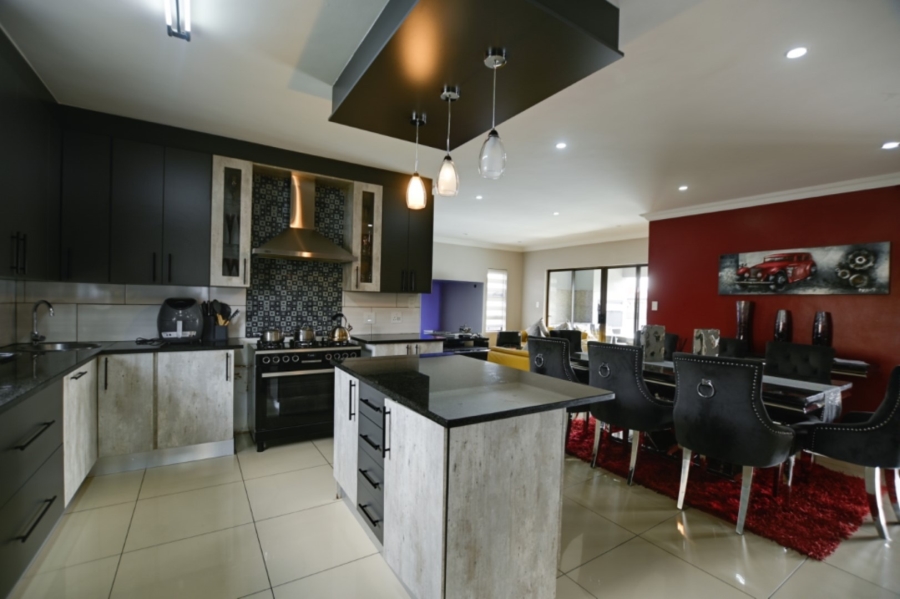 5 Bedroom Property for Sale in Zambezi Manor Lifestyle Estate Gauteng
