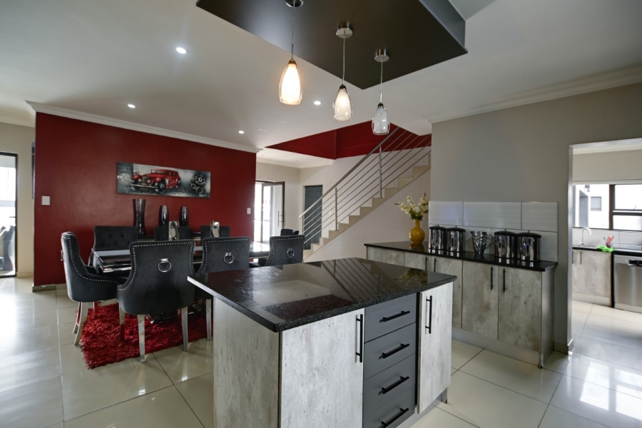 5 Bedroom Property for Sale in Zambezi Manor Lifestyle Estate Gauteng