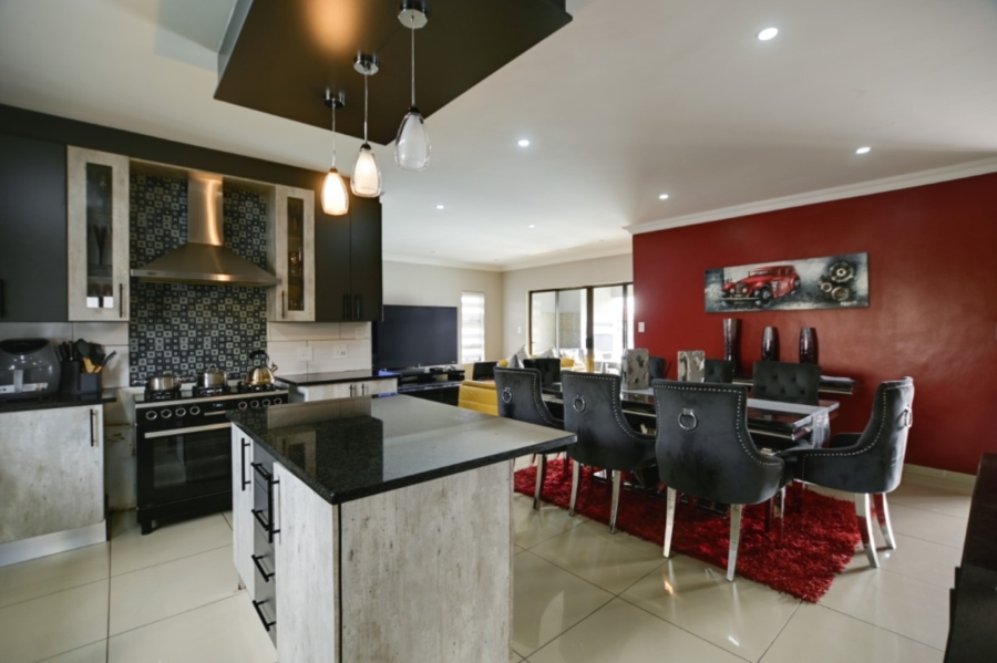 5 Bedroom Property for Sale in Zambezi Manor Lifestyle Estate Gauteng