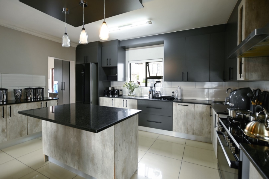 5 Bedroom Property for Sale in Zambezi Manor Lifestyle Estate Gauteng